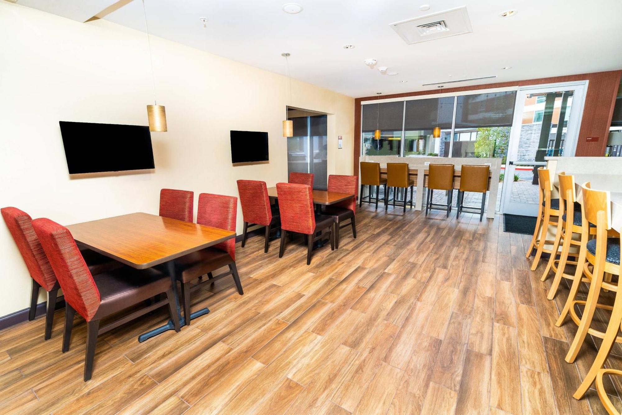 Towneplace Suites By Marriott Las Vegas Stadium District Exterior foto